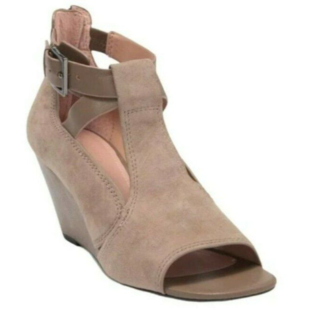 Donald Pliner Womens Size 11 Sandals Taupe Suede Leather Wedge Pump Heels